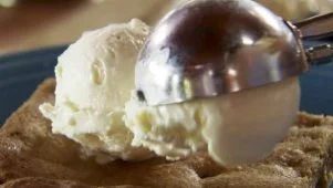 Chocolate Chip Caramel Sundaes
