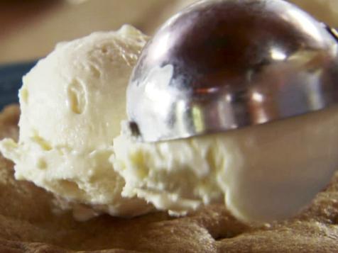Chocolate Chip Caramel Sundaes