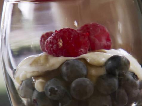 Mom's Berry and Yogurt Parfait
