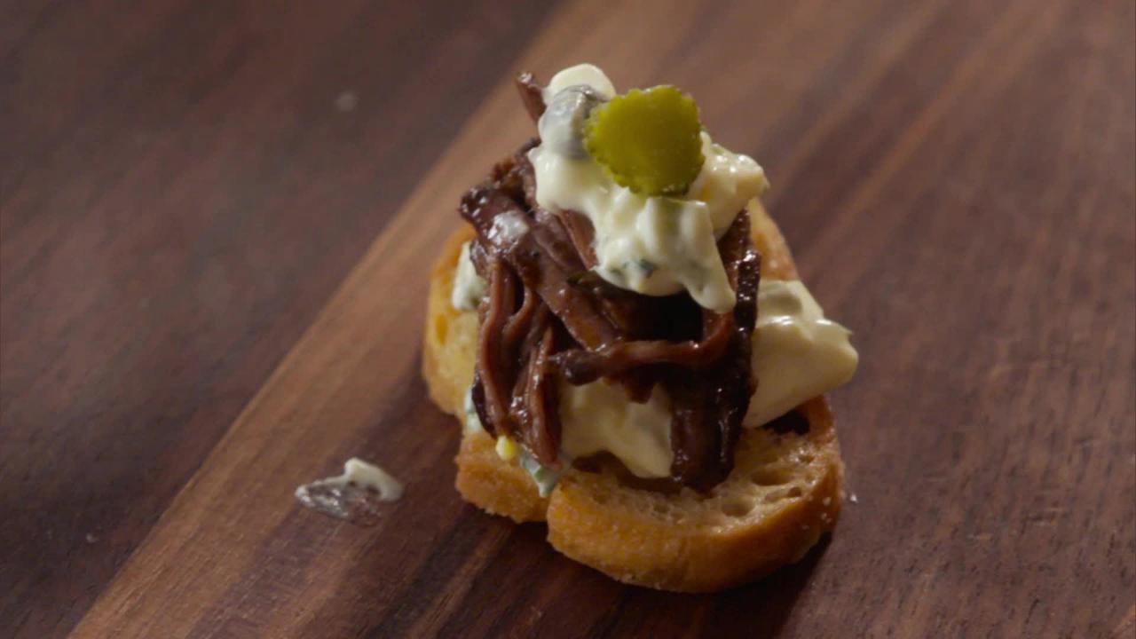 Giada's Short Rib Crostini