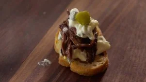 Giada's Short Rib Crostini