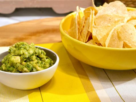 Simple and Fresh Guacamole