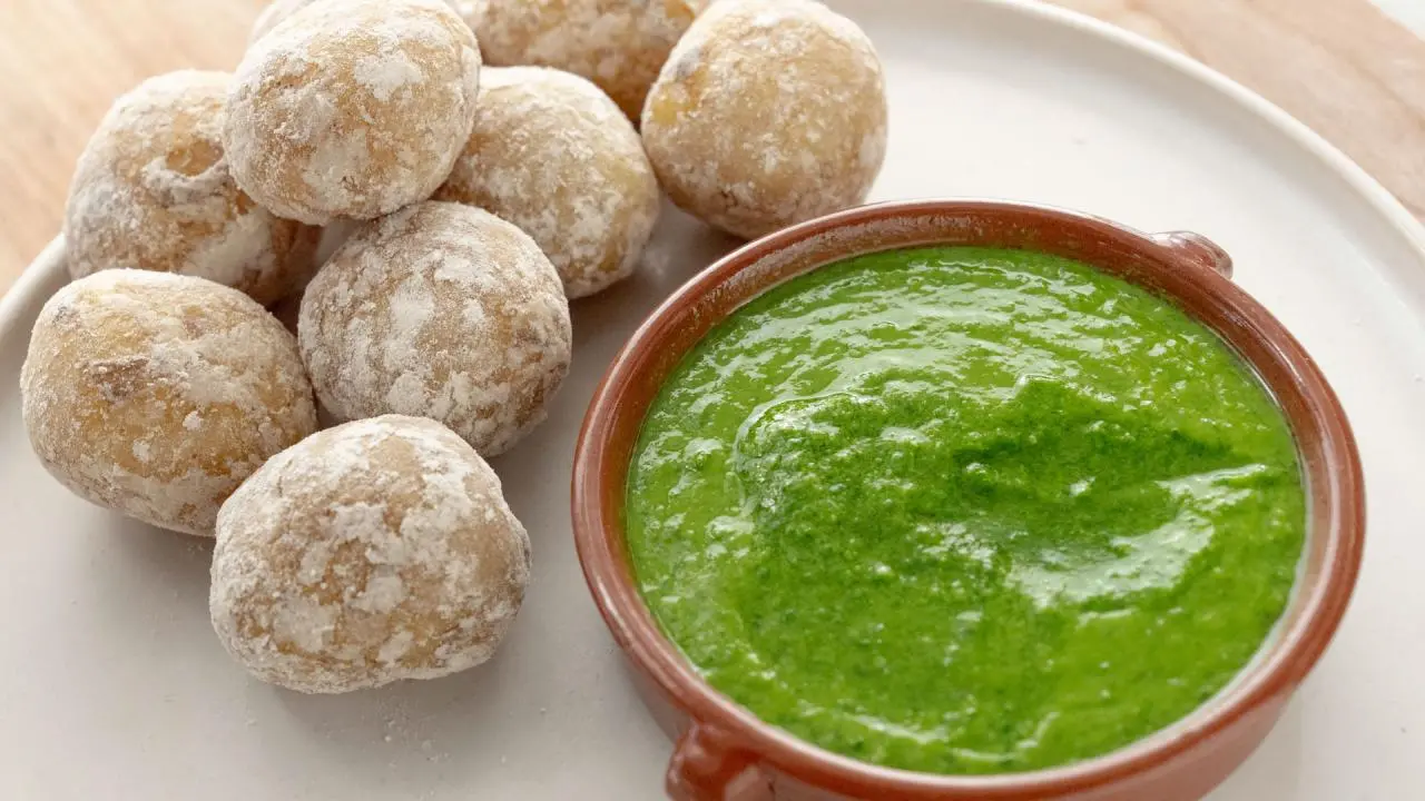 Papas Arrugadas with Mojo Verde