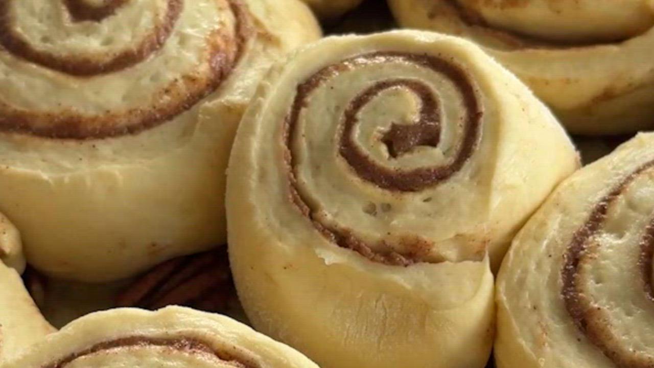 Upside-Down Apple Cinnamon Rolls