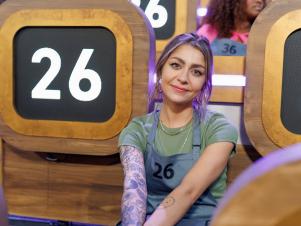 #26 - Andrea Russett, portrait, as seen on 100 Cooks, Season 1.