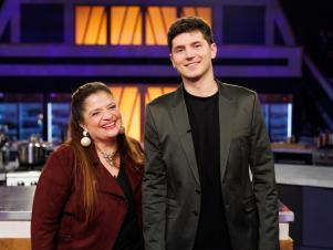 Judge Alex Guarnaschelli and Judge Nick DiGiovanni portrait, as seen on 100 Cooks, Season 1.