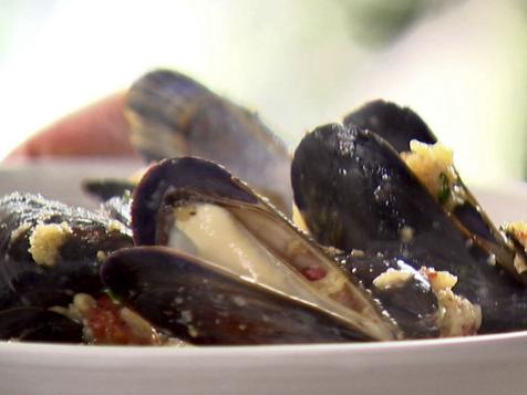 Mussels and Basil Bread Crumbs