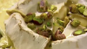 Mache with Brie and Apples