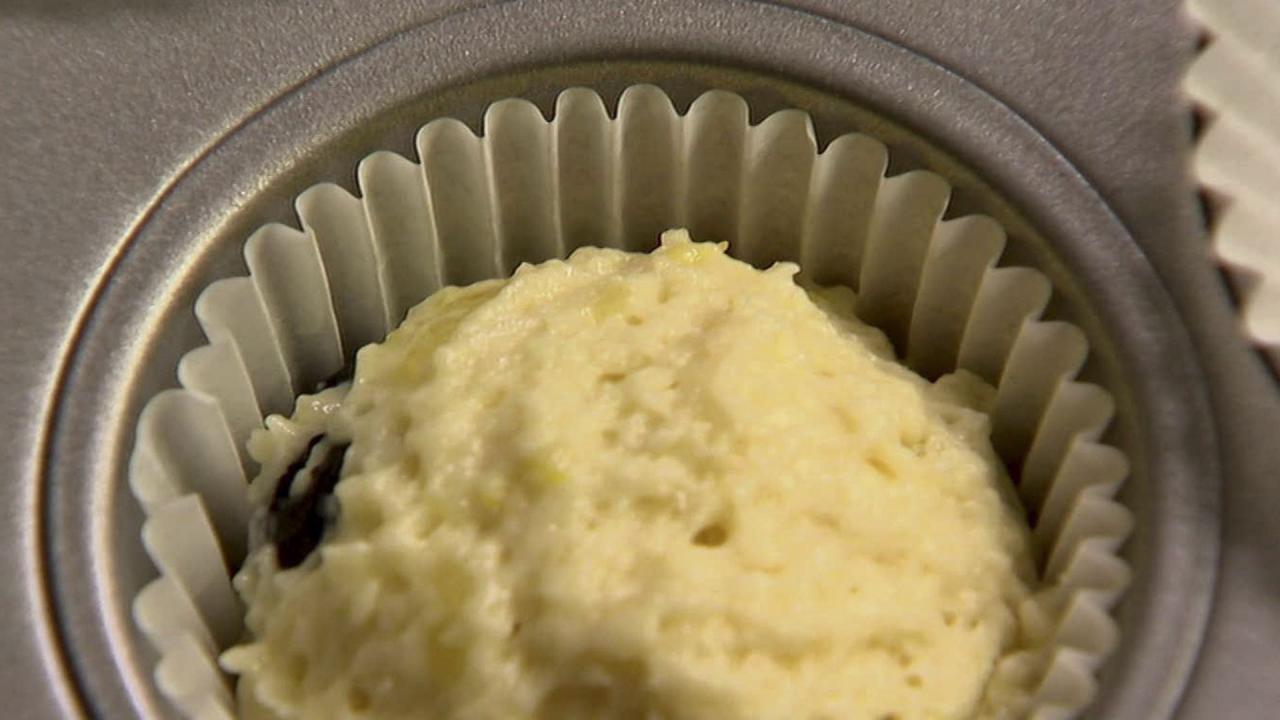 How to Make Blueberry Muffins