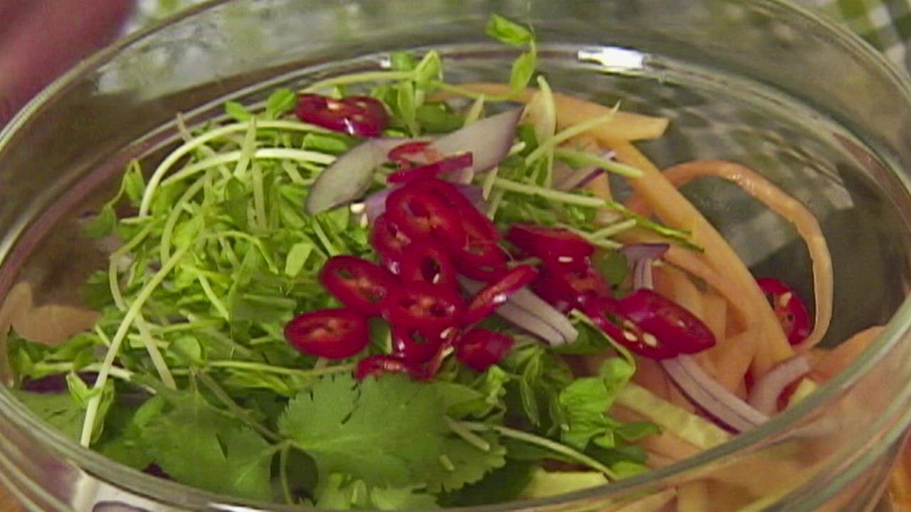 Papaya Salad Lettuce Wraps