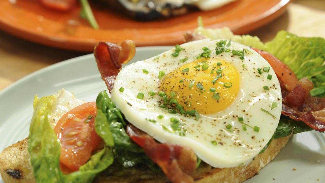 Egg-Topped BLT Sandwich