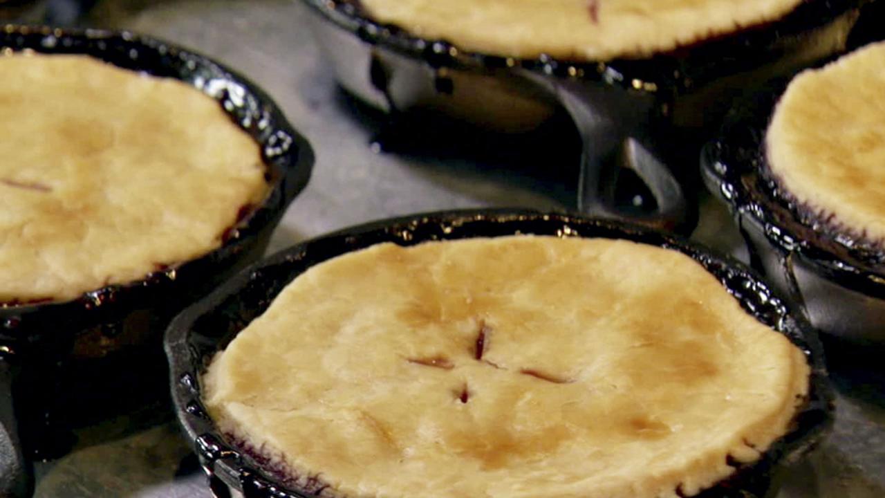 Cast-Iron Blackberry Pot Pies