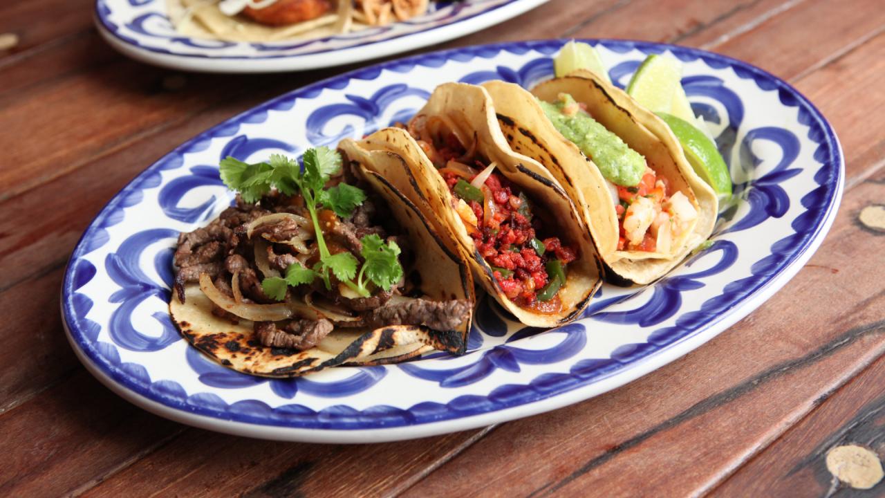 How to Eat Tacos