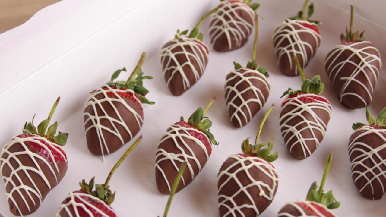 Ree's Chocolate Strawberries