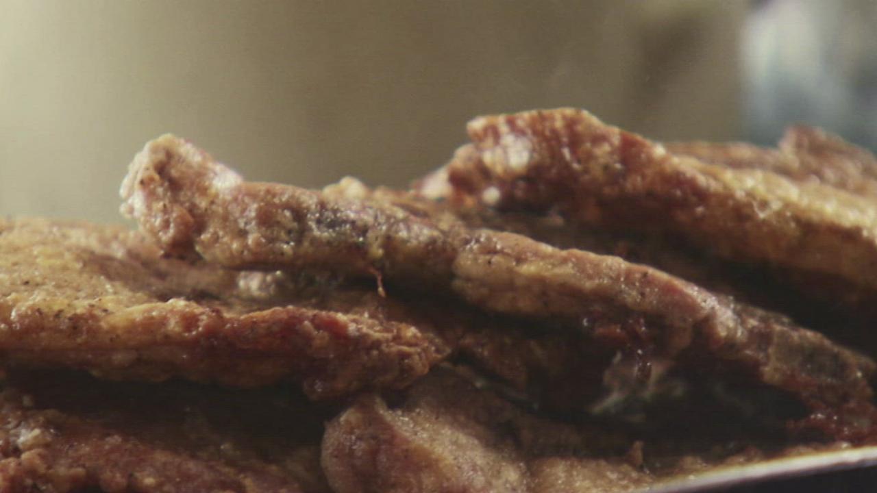 The Pioneer Woman's Quick, Easy Pan-Fried Pork Chops