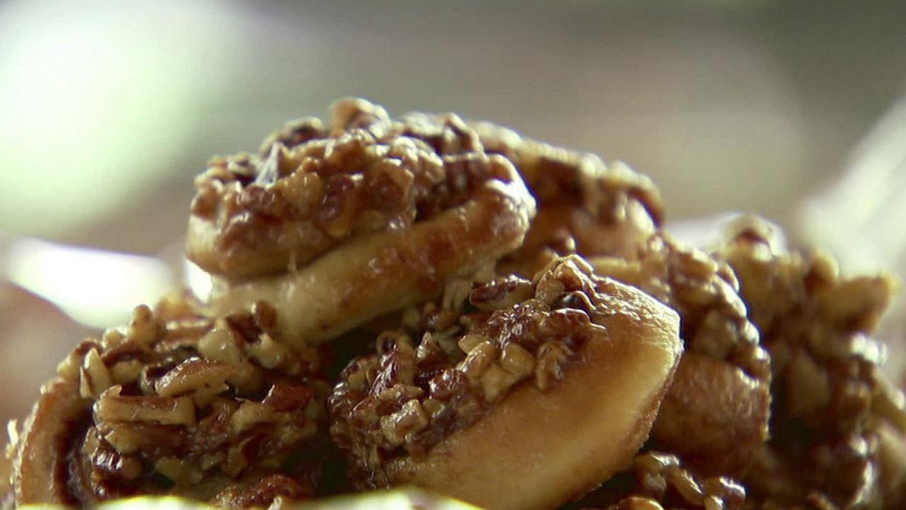 Ree's Mini Pecan Sticky Buns