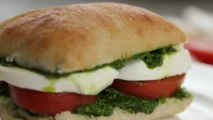 Mozzarella and Pesto Sandwich