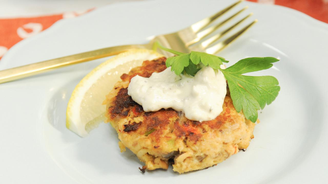 Katie Lee's Salmon Cakes