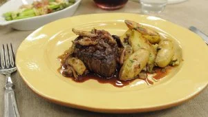 Filet Mignon with Wine Sauce