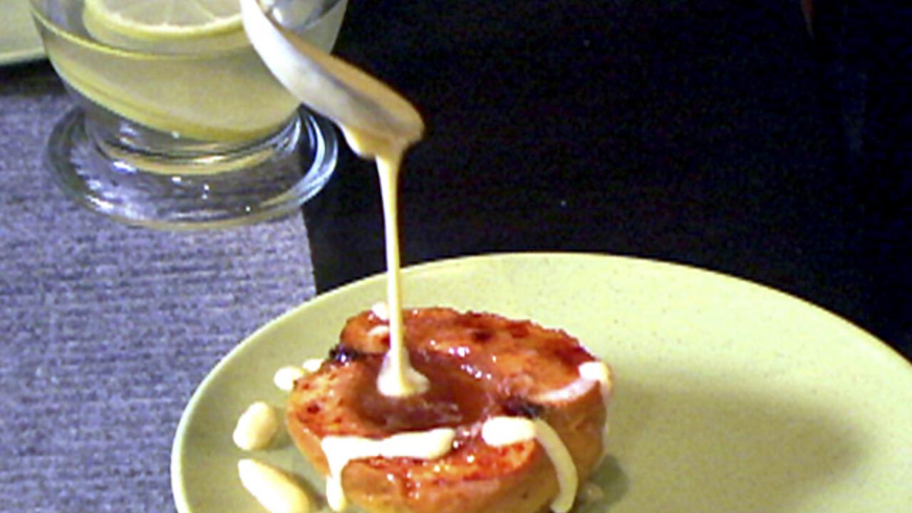 Baked Apples in Vanilla Sauce