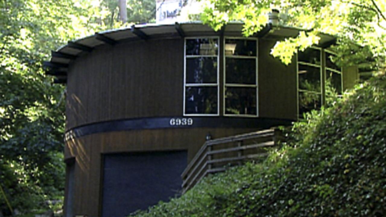 Round House; Round Kitchen