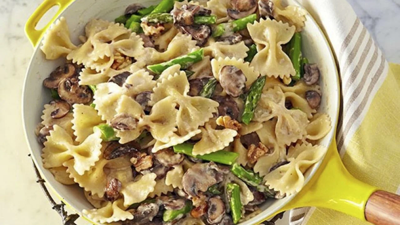 Giada's Creamy Farfalle