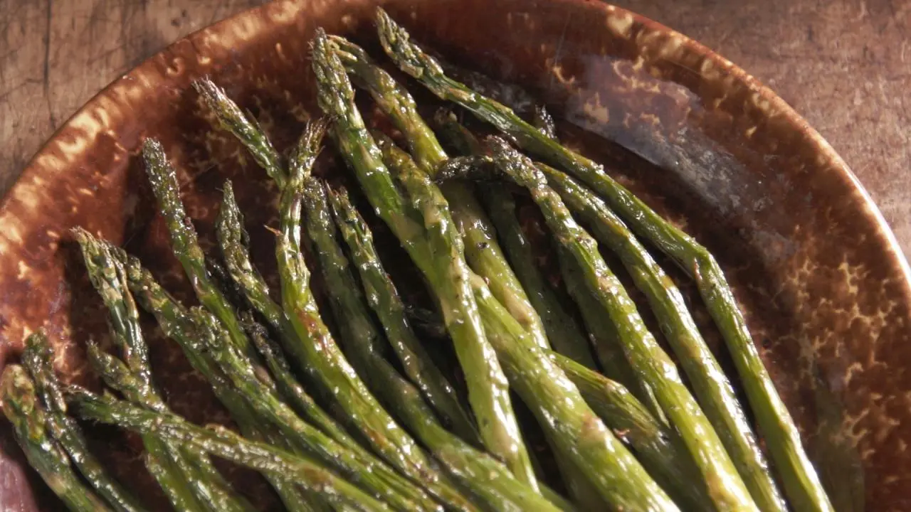 Tarragon Vinaigrette Asparagus