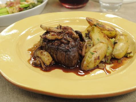 Filet Mignon with Wine Sauce