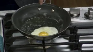 How to Make Eggs Over Easy the Geoffrey Zakarian Way