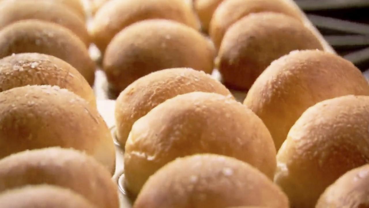 Ree's Garlic Butter Rolls