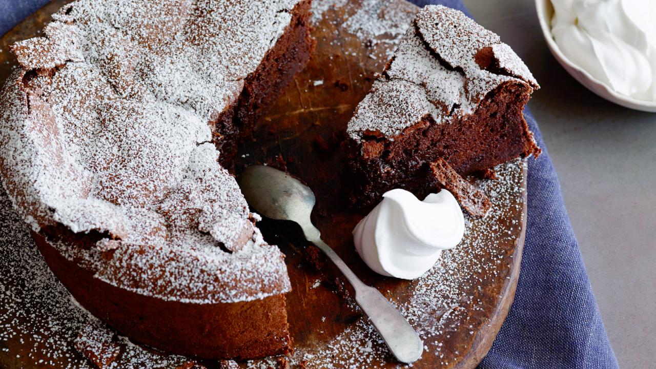 Cracked Chocolate Earth Cake