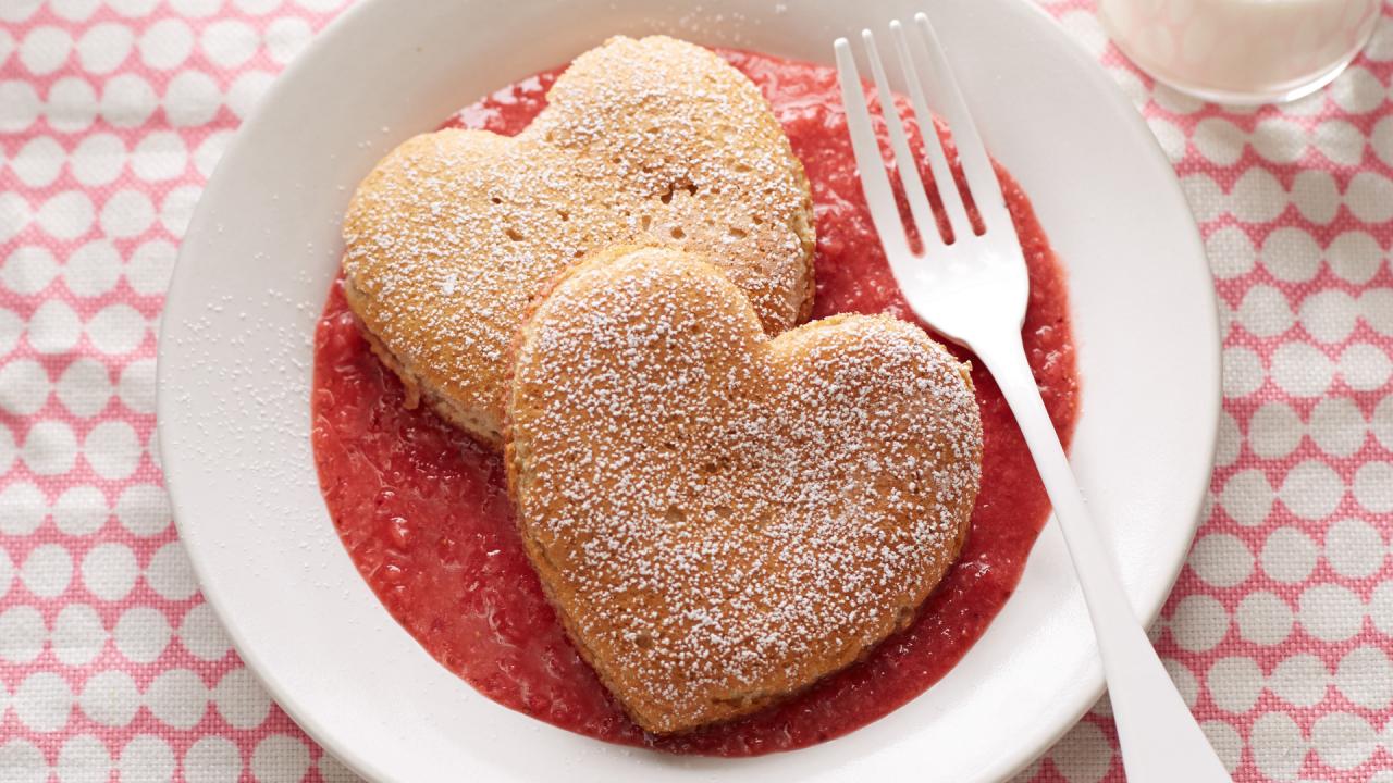 Easy Pancakes With Berry Sauce