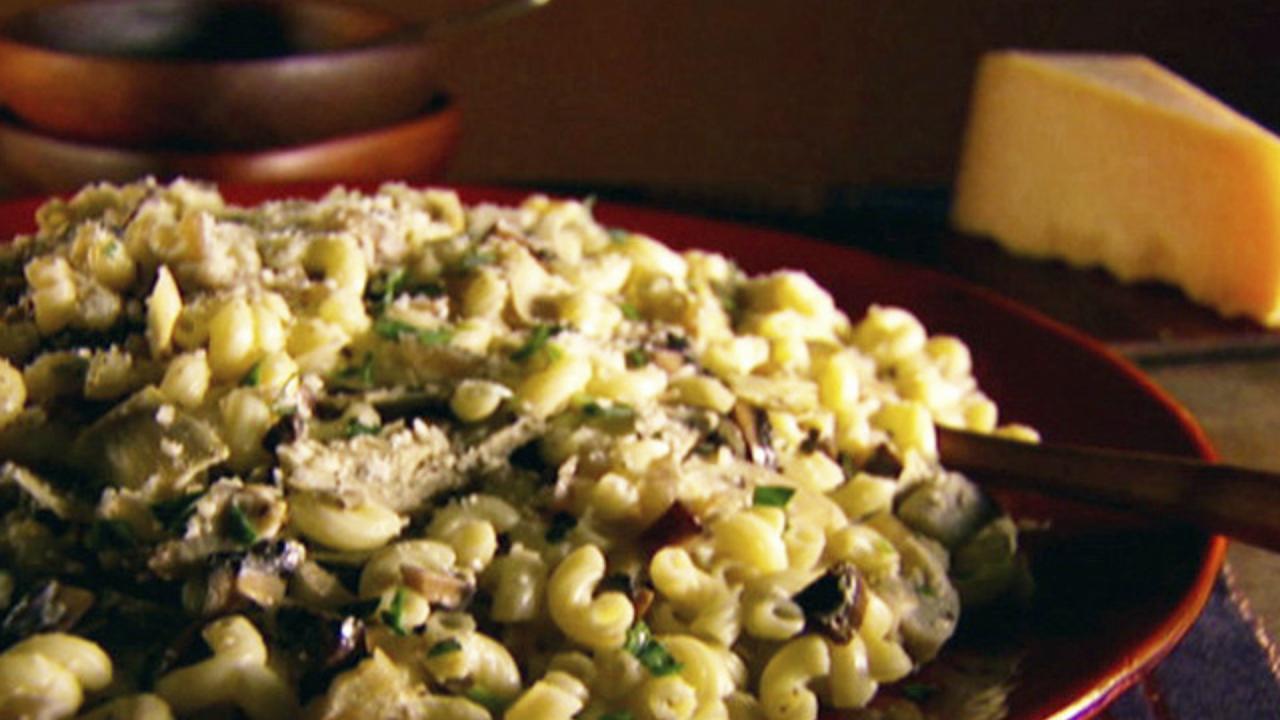 Quick Thimble Pasta With Sauce