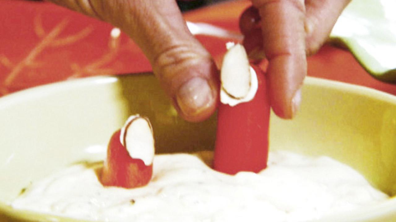 Carrot Fingers With Ranch Dip