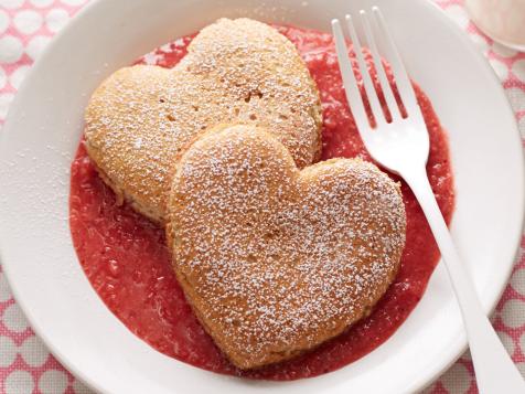 Easy Pancakes With Berry Sauce