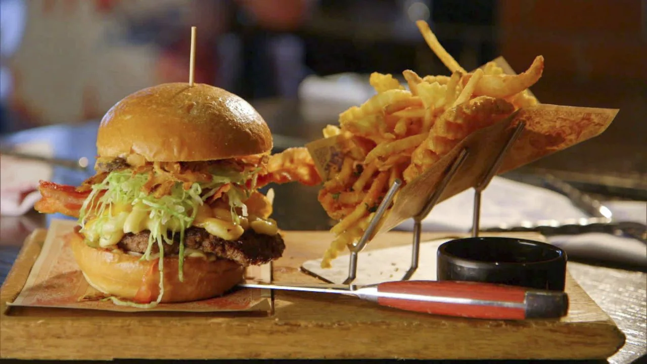 Bacon Mac-N-Cheese Burger
