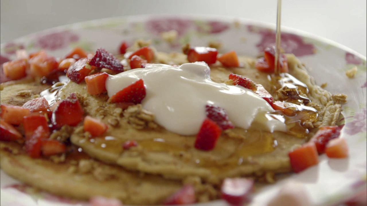 Ree's Granola Pancakes