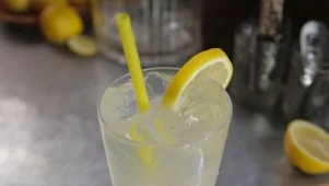Ree's Ginger Lemonade Fizz