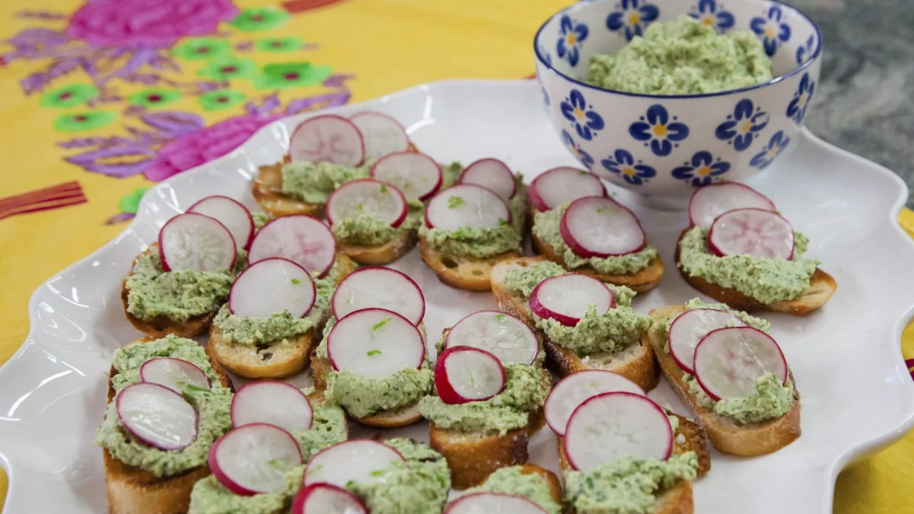Pureed Artichoke Crostini