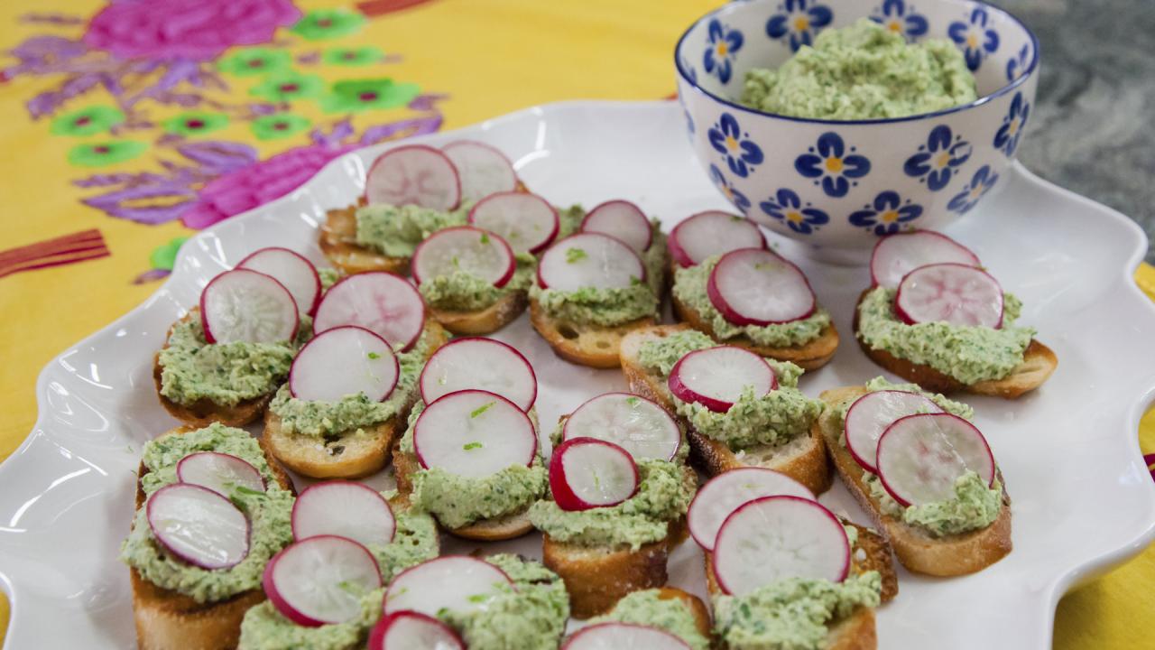 Pureed Artichoke Crostini
