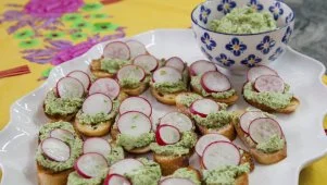 Pureed Artichoke Crostini