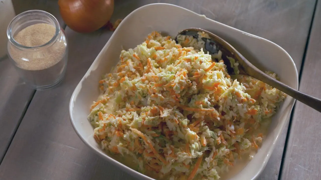 Classic Creamy Coleslaw