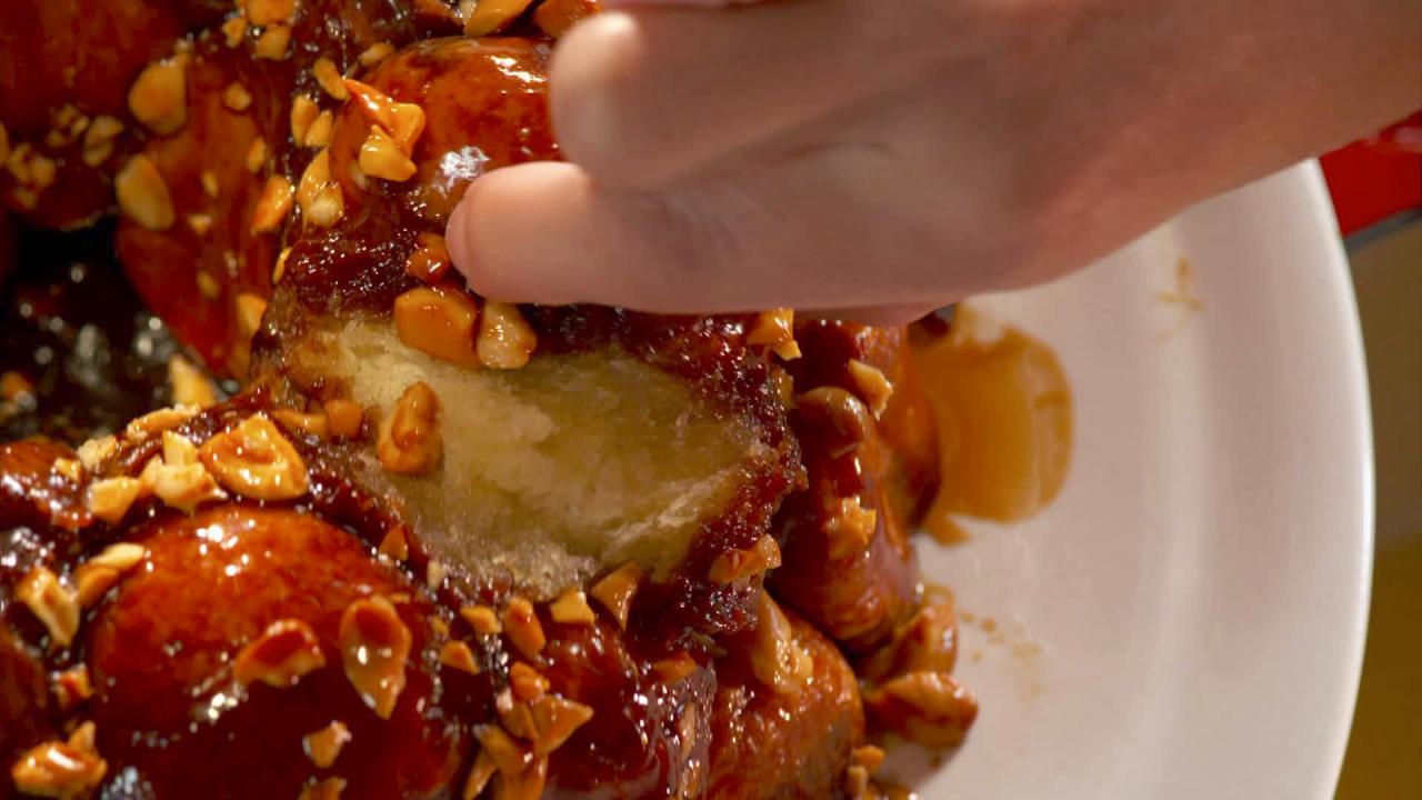 Caramel and Cashew Buns