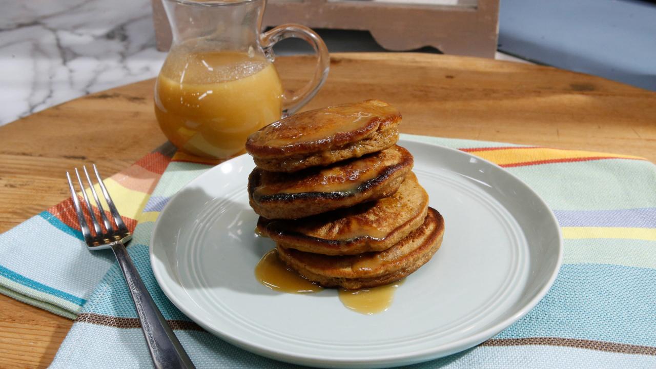 Gingerbread Cookie Pancakes