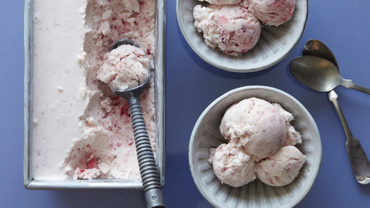 No-Churn Strawberry Ice Cream