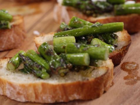 Crostini with Grilled Asparagus and Green Peppercorn-Tarragon Vinaigrette