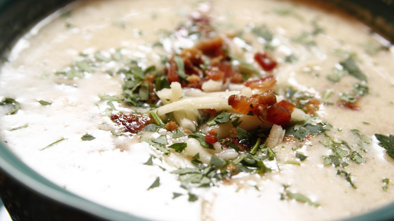 Cheesy Cauliflower Soup