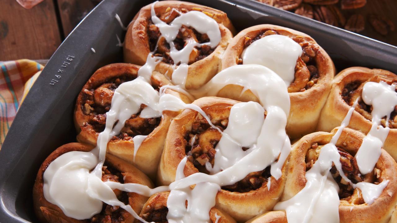 Farmhouse Cinnamon Buns