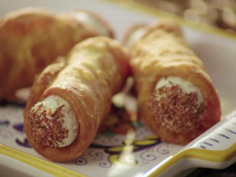 Valerie's Homemade Cannoli