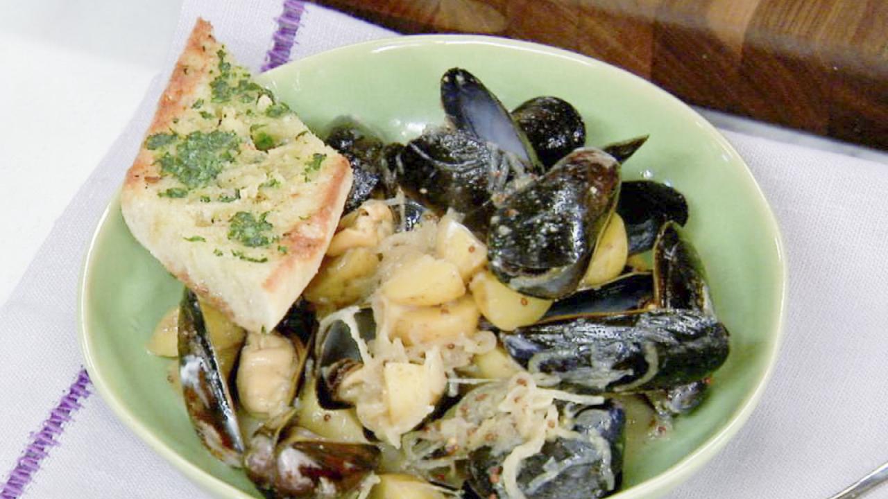 Geoffrey's Slow-Cooker Mussels